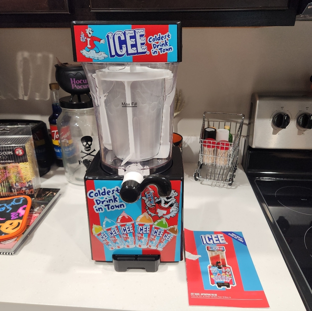 Ice Kids Toy Slush Machine - Red & Blue